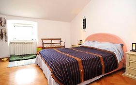 Spacious Attic Apartment Kandler